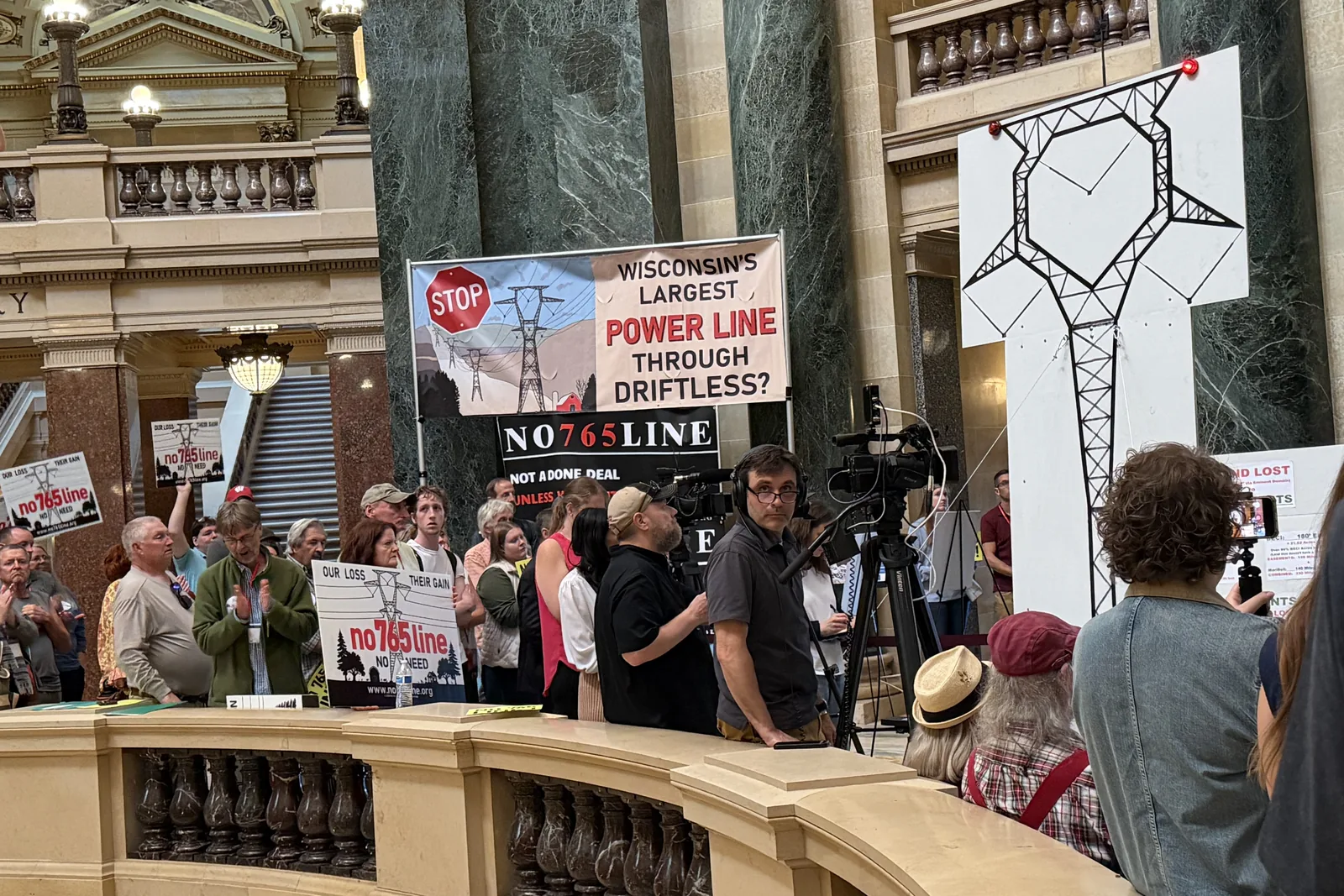 Photo 32 of 34. News cameras and residents' signs at the Rotunda railing.